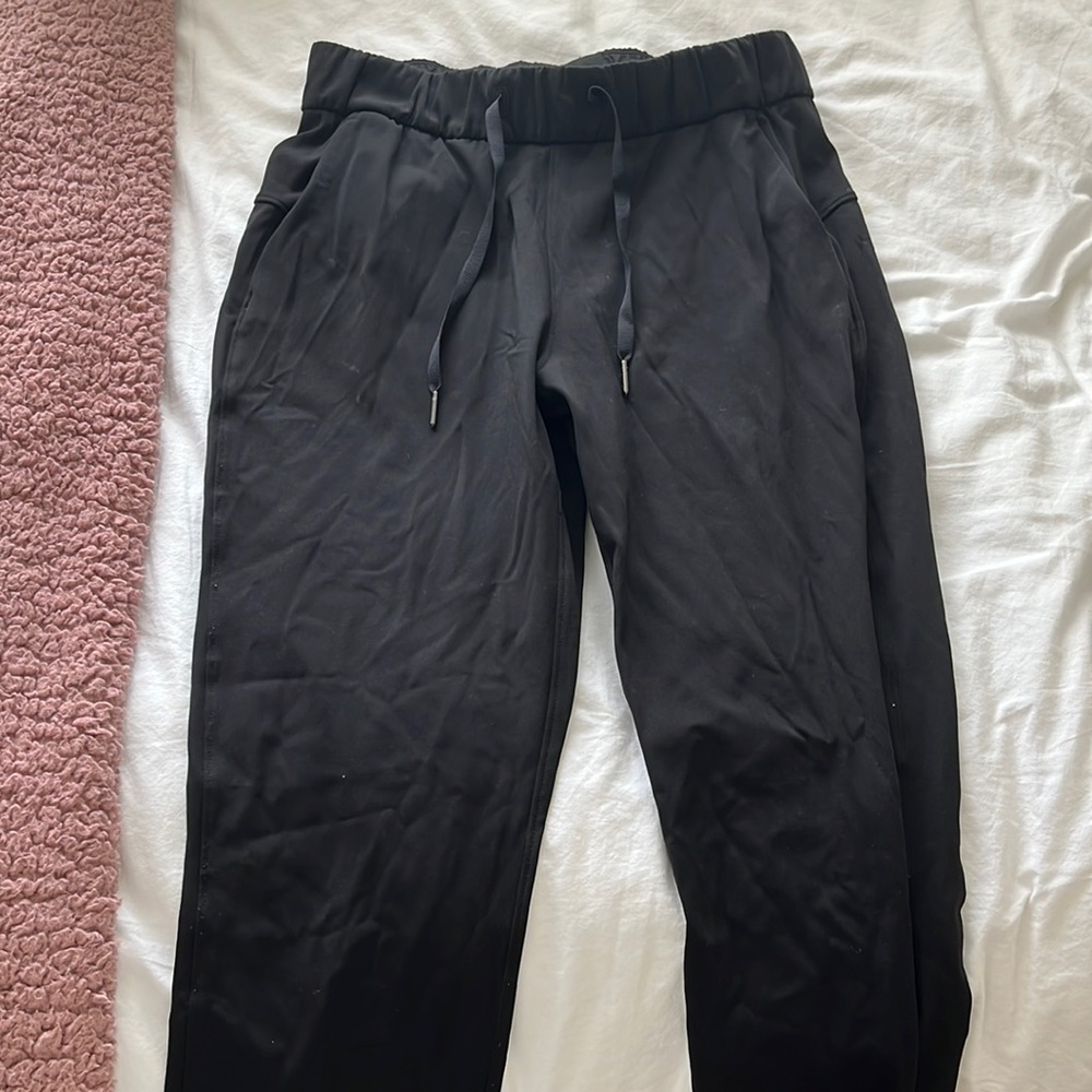 Lululemon black pants - size 4 - gently worn - no longer sold